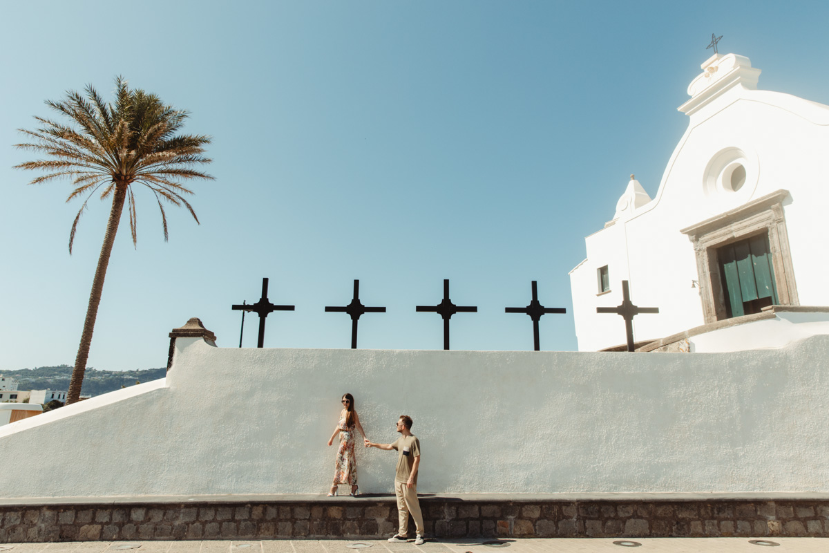 Luigi e Francesca, amore autentico catturato tra i colori e i panorami di Ischia