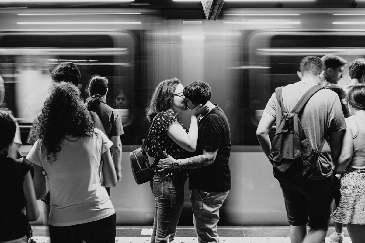 Napoli e l’amore di Lella e Cristina: luce, colori e complicità