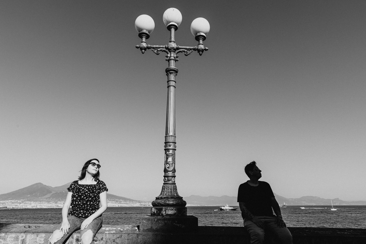 Napoli e l’amore di Lella e Cristina: luce, colori e complicità