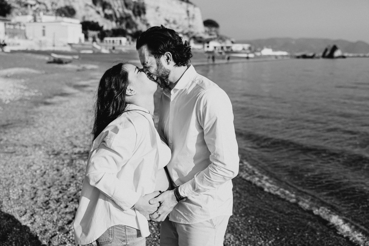 Servizio Fotografico Maternity in Costiera Amalfitana: Ledys e Gianluca a Vietri sul Mare