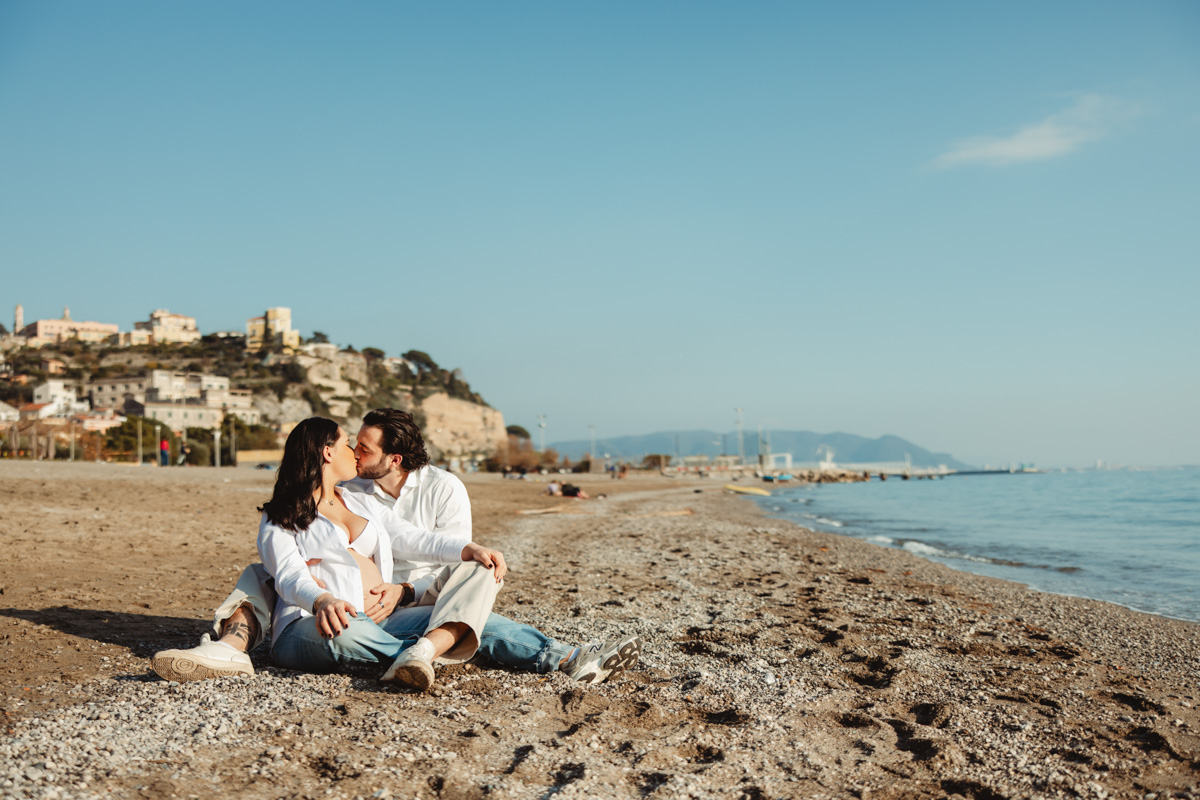 Servizio Fotografico Maternity in Costiera Amalfitana: Ledys e Gianluca a Vietri sul Mare