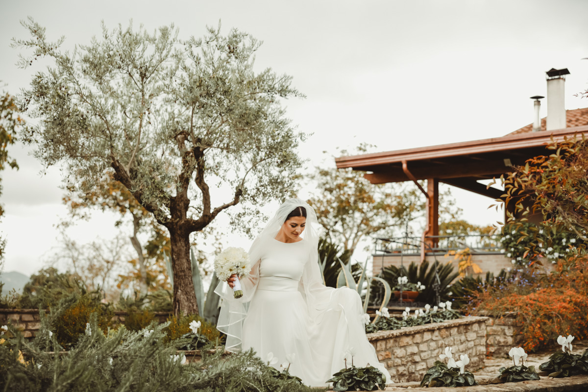 Il sì di Alessio e Marianna: un matrimonio romantico tra Paternopoli e Villa Imperatrice