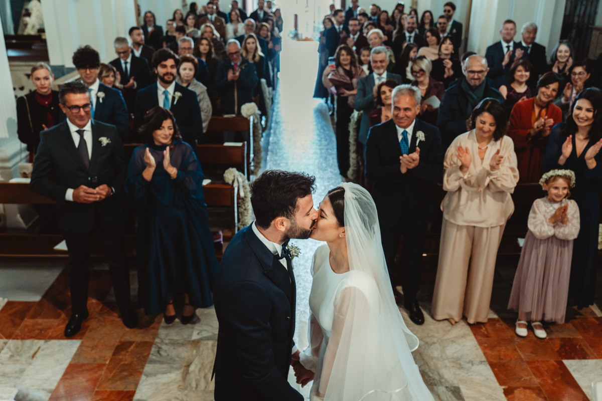 Il sì di Alessio e Marianna: un matrimonio romantico tra Paternopoli e Villa Imperatrice