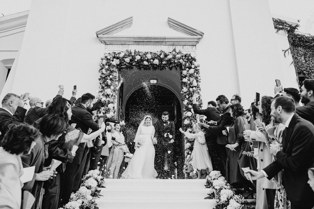 Il sì di Alessio e Marianna: un matrimonio romantico tra Paternopoli e Villa Imperatrice