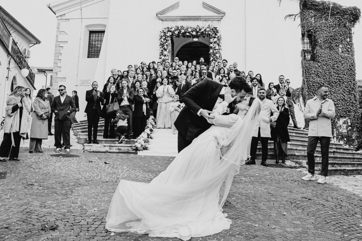 Il sì di Alessio e Marianna: un matrimonio romantico tra Paternopoli e Villa Imperatrice
