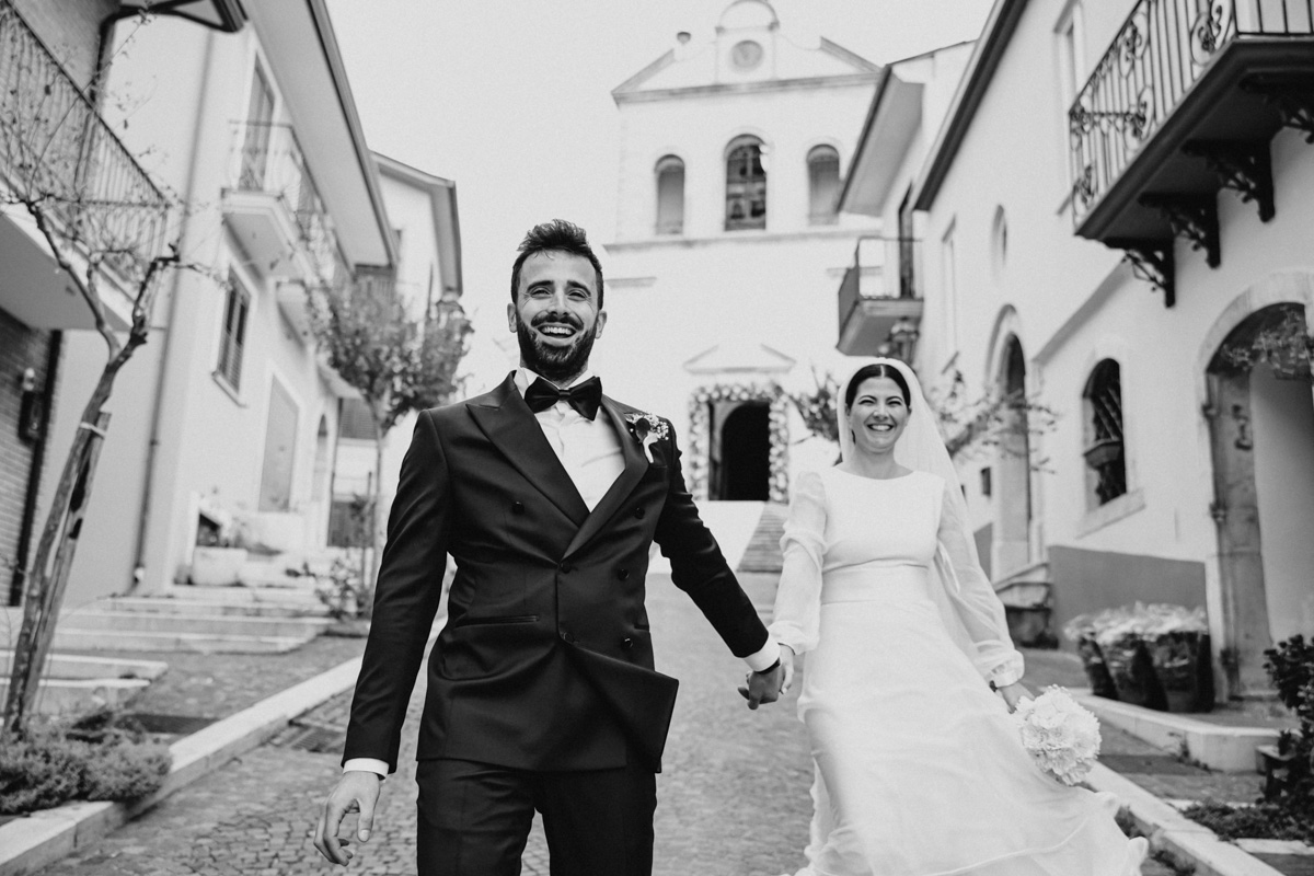 Il sì di Alessio e Marianna: un matrimonio romantico tra Paternopoli e Villa Imperatrice