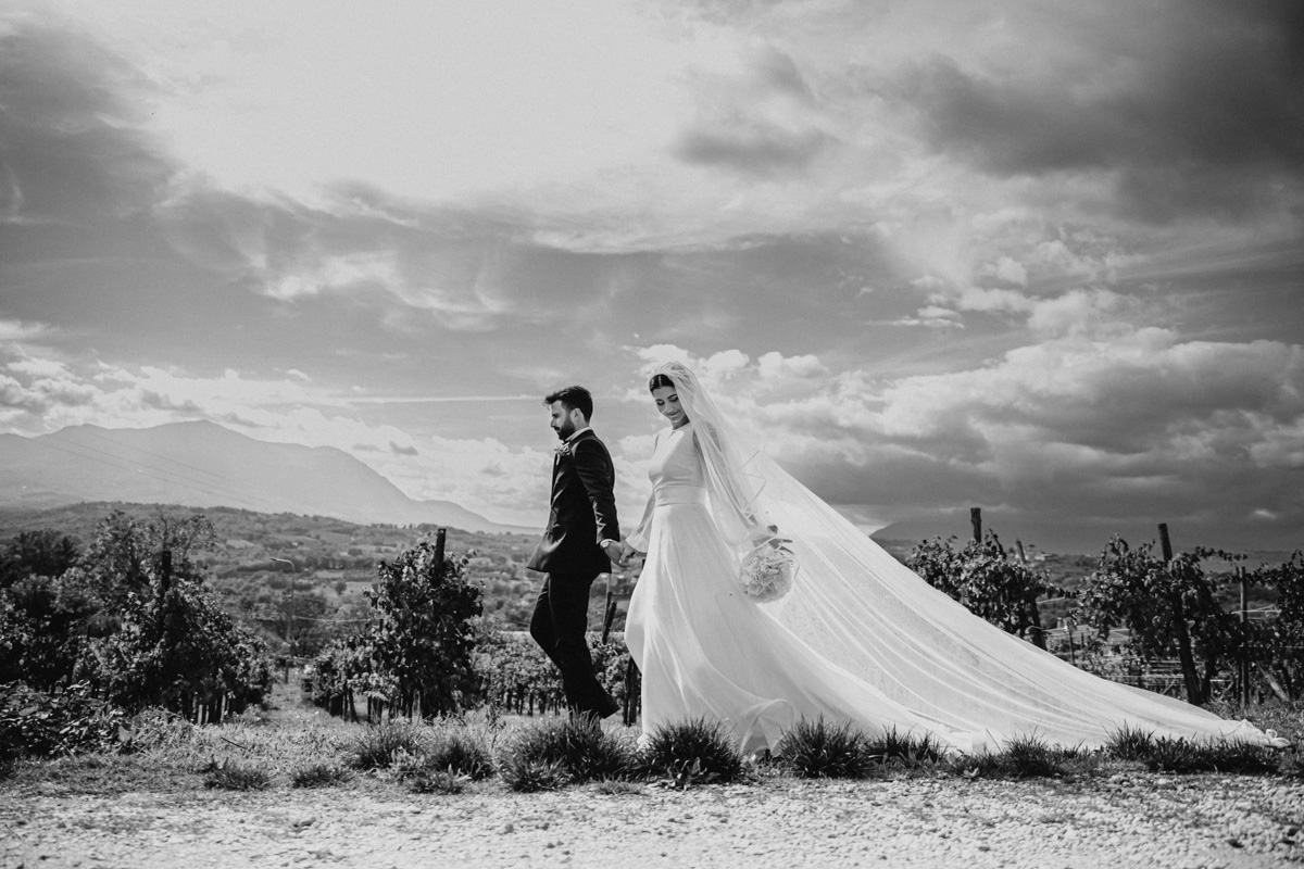 Il sì di Alessio e Marianna: un matrimonio romantico tra Paternopoli e Villa Imperatrice