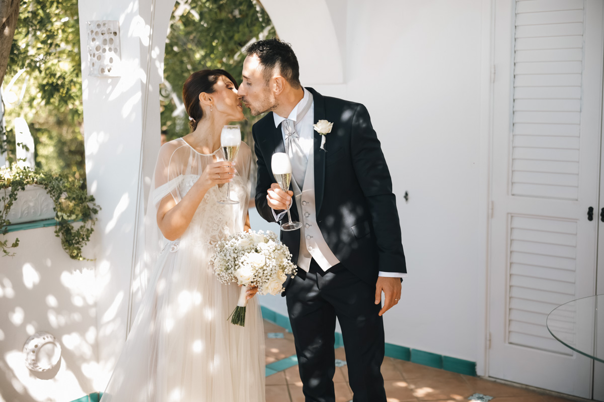Marco e Barbara, un matrimonio elegante e senza tempo in Costiera Amalfitana