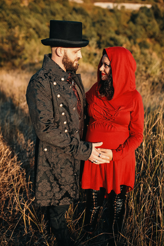 Francesco e Lucia Aspettano Natalia: Un Servizio Fotografico Maternity Tra Storia e Modernità