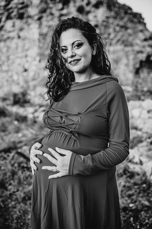 Francesco e Lucia Aspettano Natalia: Un Servizio Fotografico Maternity Tra Storia e Modernità
