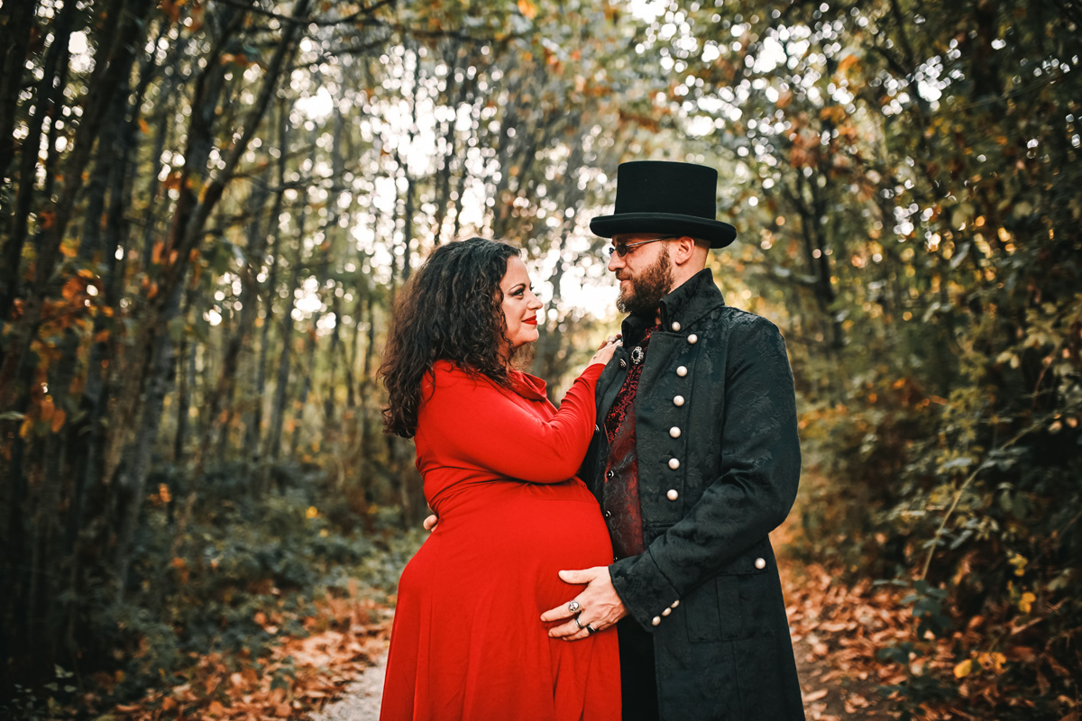 Francesco e Lucia Aspettano Natalia: Un Servizio Fotografico Maternity Tra Storia e Modernità